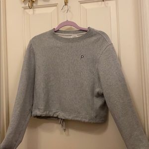 grey sweatshirt